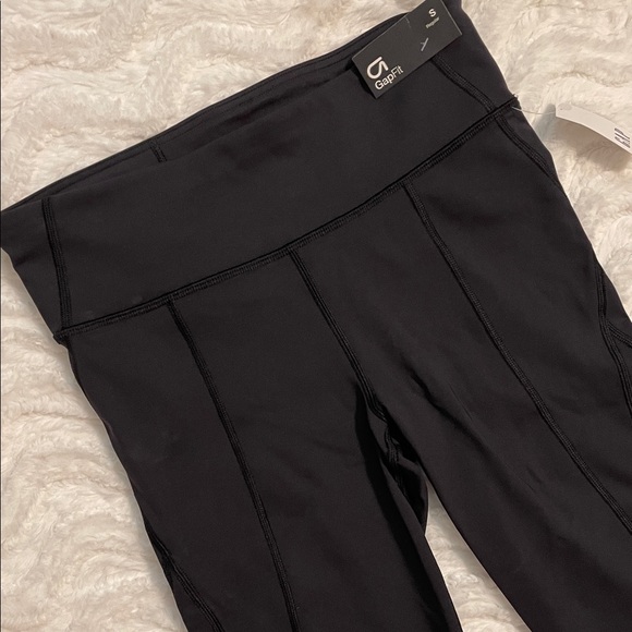 NWT GapFit Sculpt Compression Black Capri Leggings - Picture 1 of 11